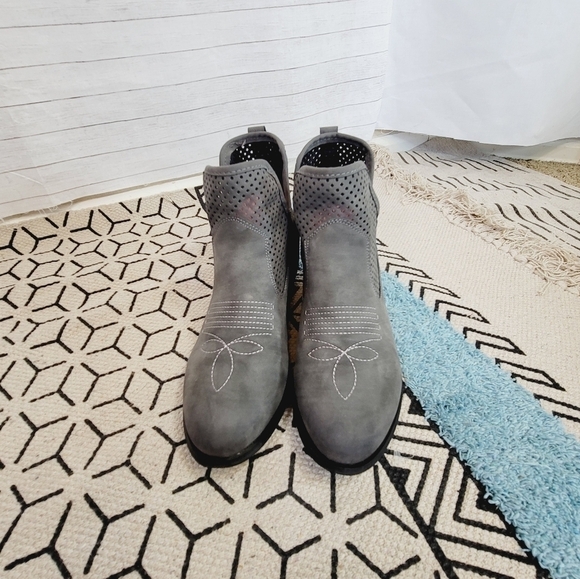 Natural Reflections Reena Gray Ankle Boots, sz 8.5 - Picture 4 of 15